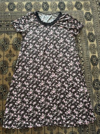 Geblümtes Sommerkleid / Hauskleid aus Italien