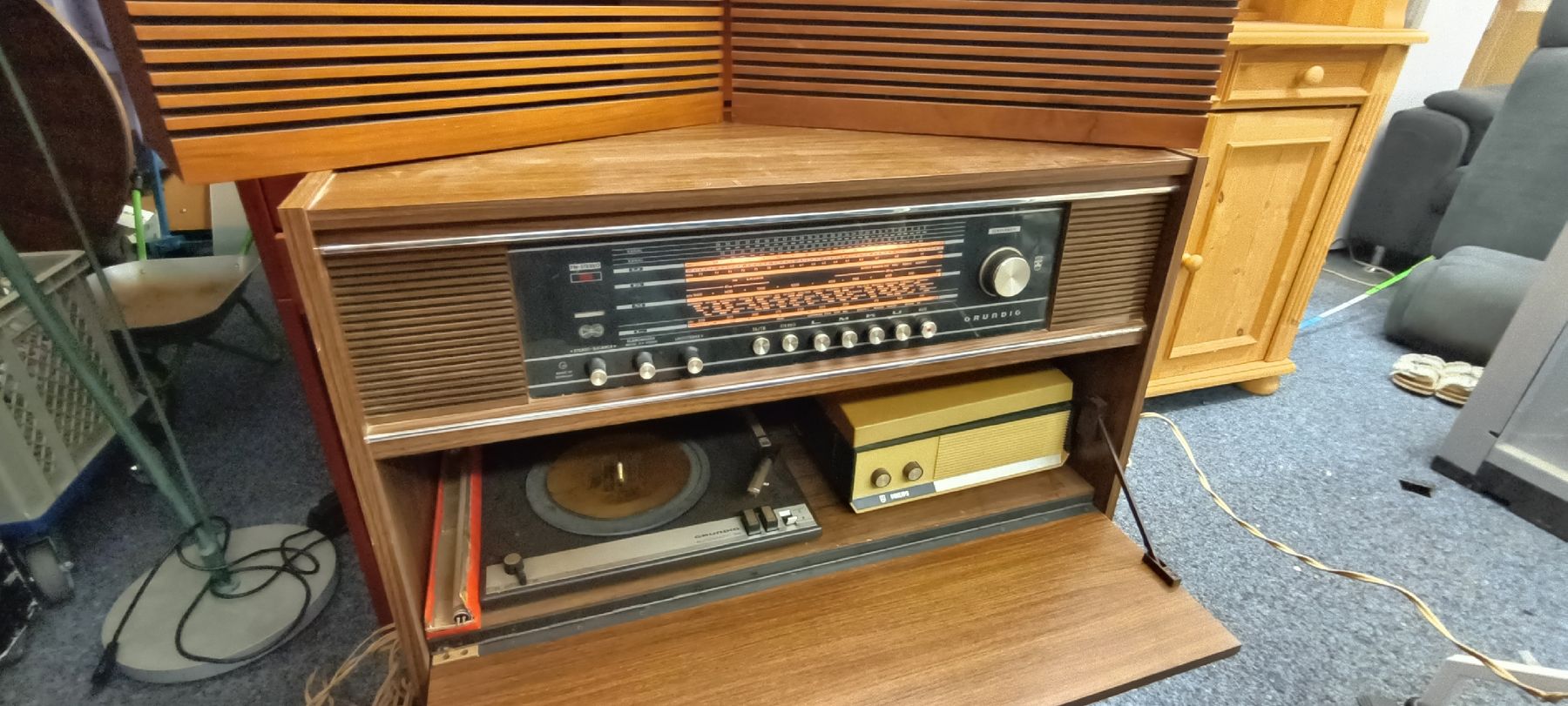 Grundig Radios: Grundig Stereo-Konzertschrank Como E/51  – D'occasion à Pfäffikon ZH par K-V-M 4