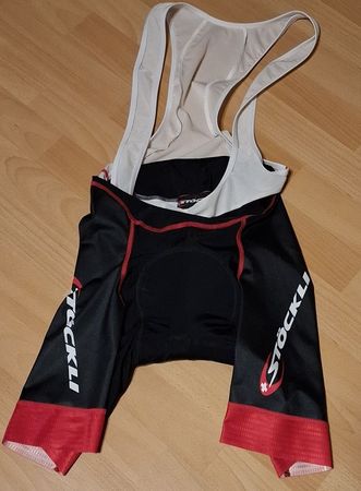 Stoeckli Radhose mit Traegern schwarz rot neuwertig