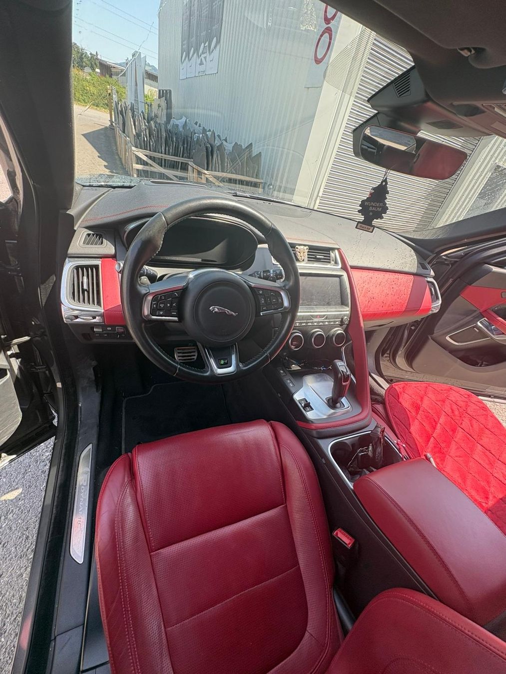 Jaguar Autos: Jaguar E-Pace R-Dynamic P250 AWD Automatik – D'occasion à Jona par ramona024 7