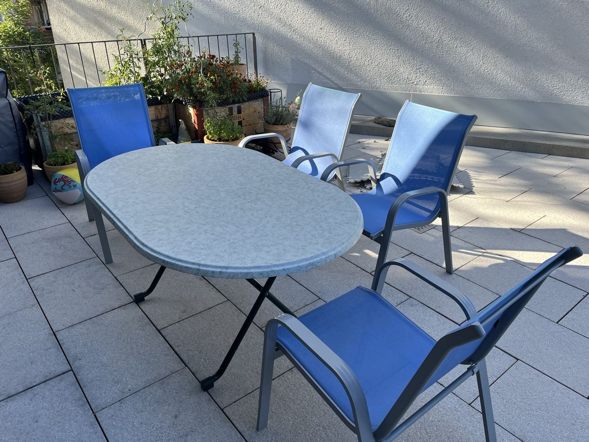 Set di tavolo e panche: Tisch- und Stuhlset – Usato da Winterthur venduto da e_u_f8l2