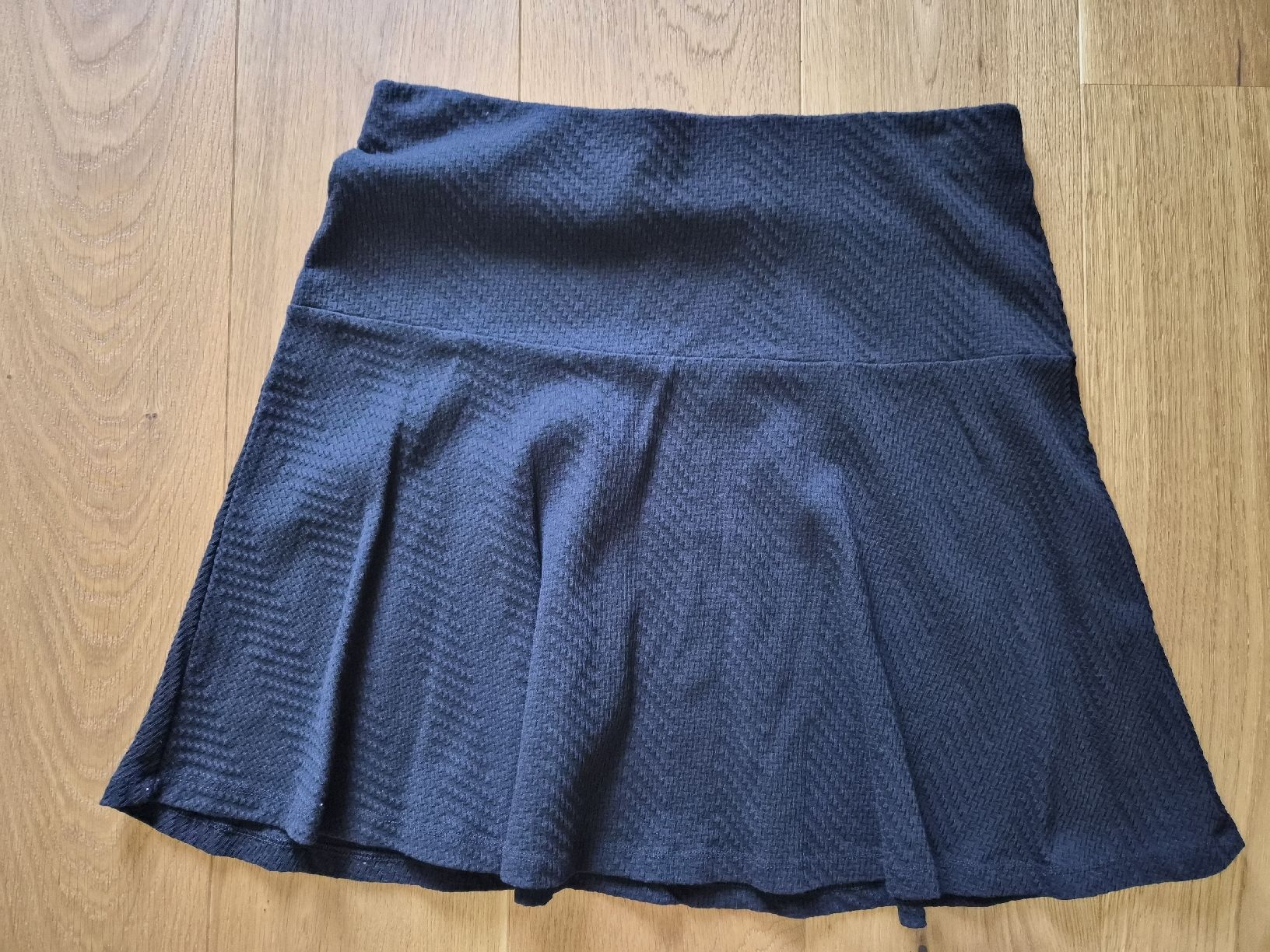 Esprit Jupes: Esprit Rock schwarz, blau und karo, Gr. XL – D'occasion à Schwarzenberg LU par LadySecondhand
