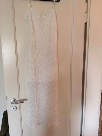 Sommerliches Spitzenkleid in Weiss, Grösse M, neu mit Etiket