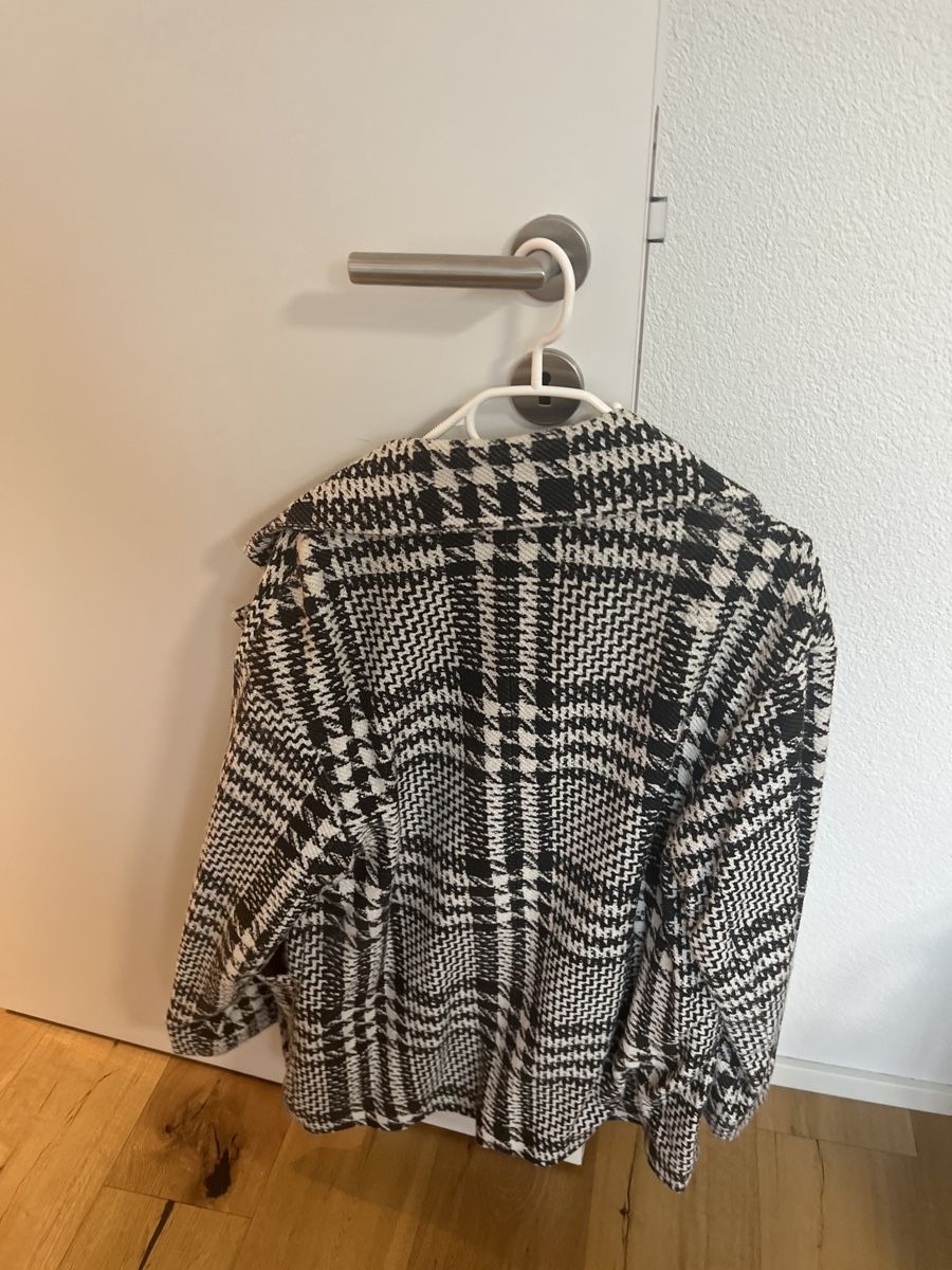 Bershka Jacken: Schicker Bershka Blazer schwarz/weiss Gr. M – Gebraucht aus Feldbrunnen von soon-nam 2