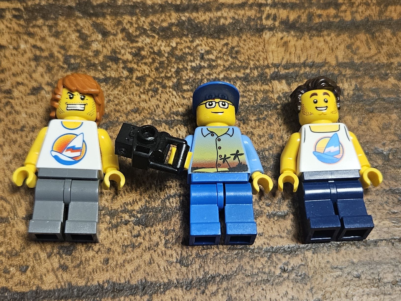 Lego Kit di costruzioni: lego lot de 3 figurines – Usato da Confignon venduto da Ecrofigs