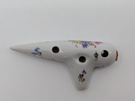 Antike Ocarina aus Porzellan