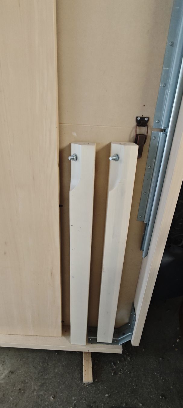 Tavoli: Sehr robuster Holztisch – Usato da Bäch SZ venduto da Rodondi 3