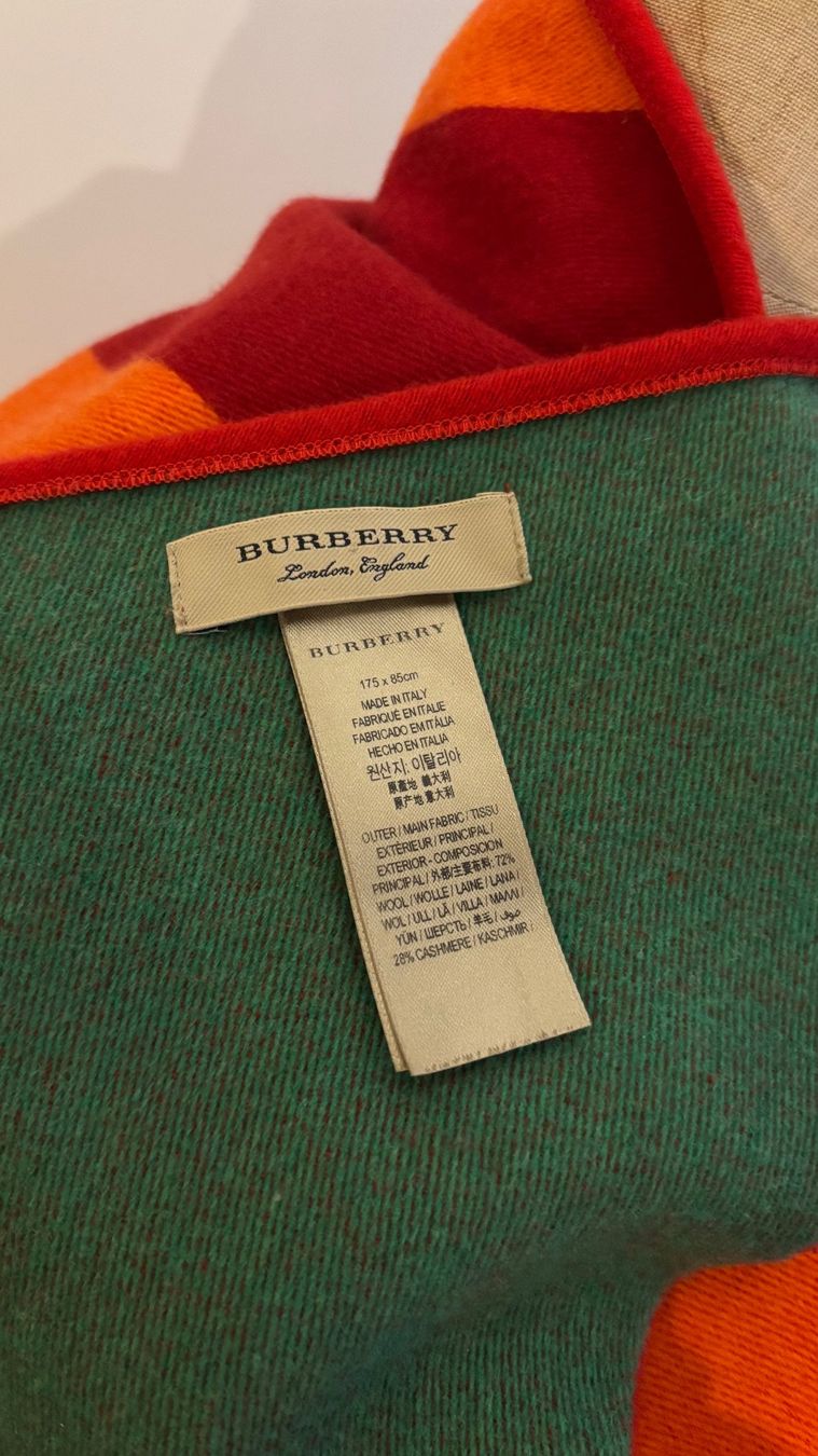 Burberry Altro in  Abbigliamento & Accessori: Burberry Rainbow Poncho Schal – Nuovo (secondo la descrizione) da Luzern venduto da luzern.secondhand 7