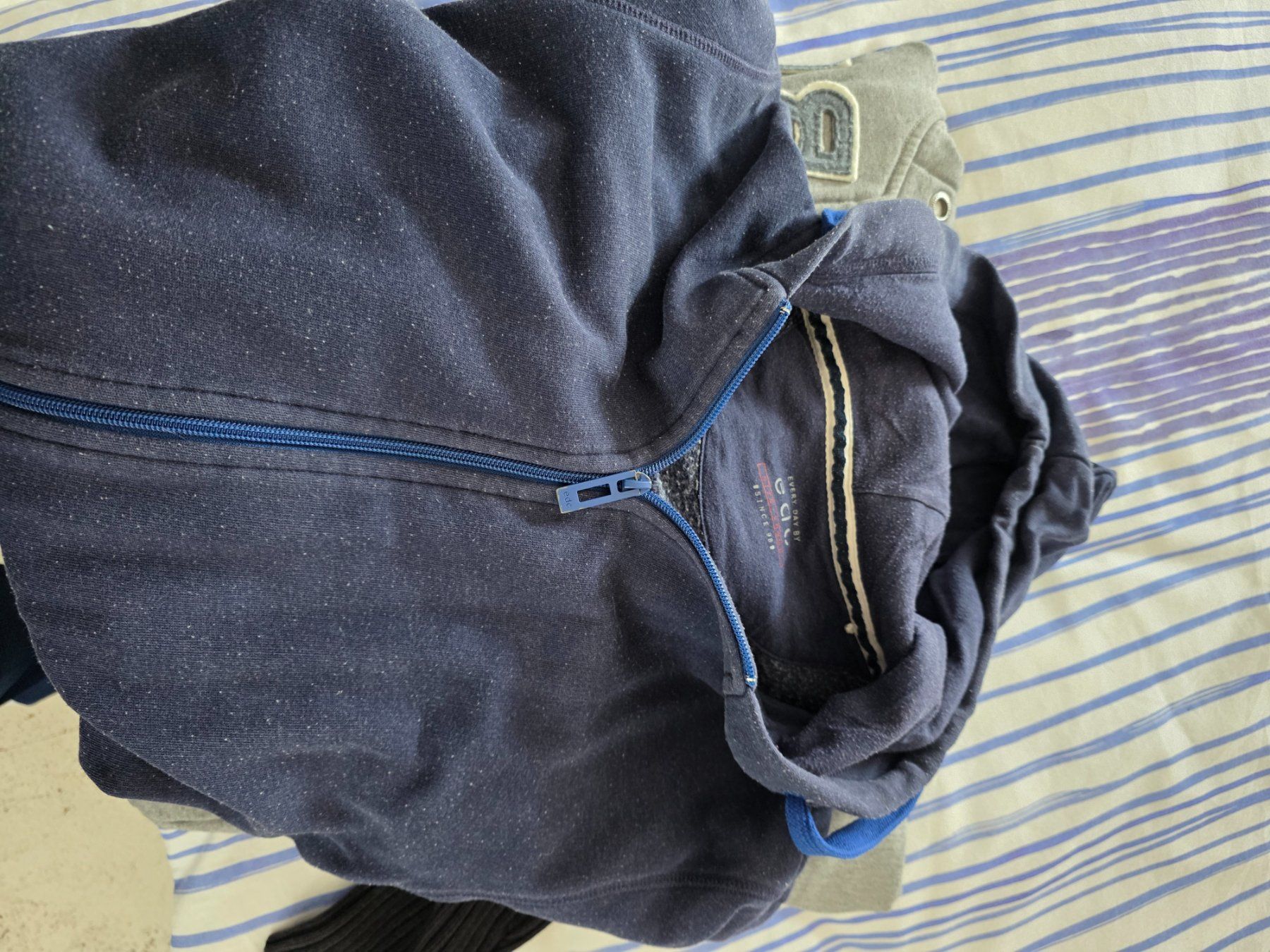 Maglioni & Felpe: 8 Pullover meistens Grösse L/XL – Usato da Ersigen venduto da janinabuetikofer 2