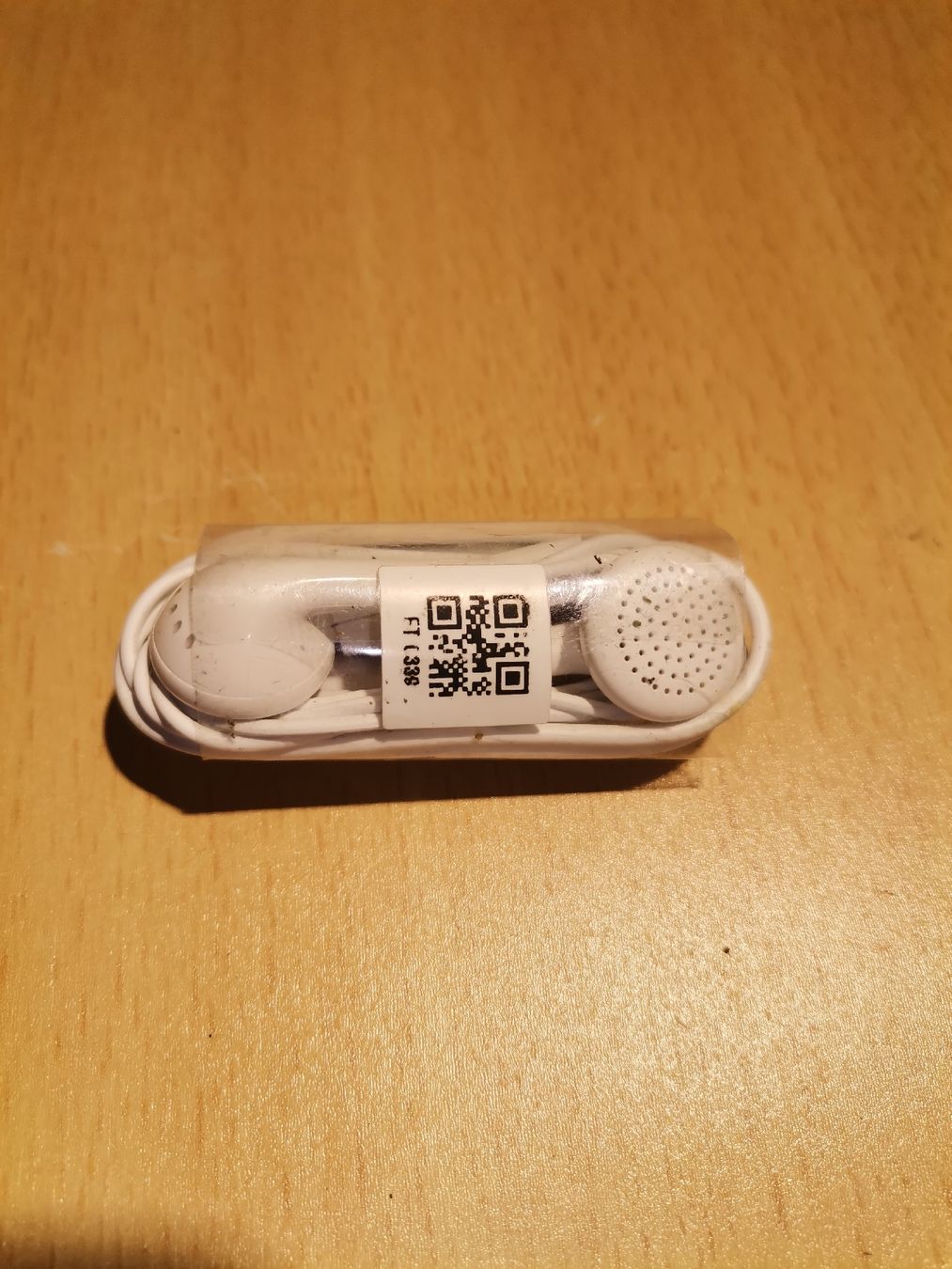 Cuffie: Originalverpackte Kopfhörer, Weiss – Usato da St. Gallen venduto da Bir_Rer 2
