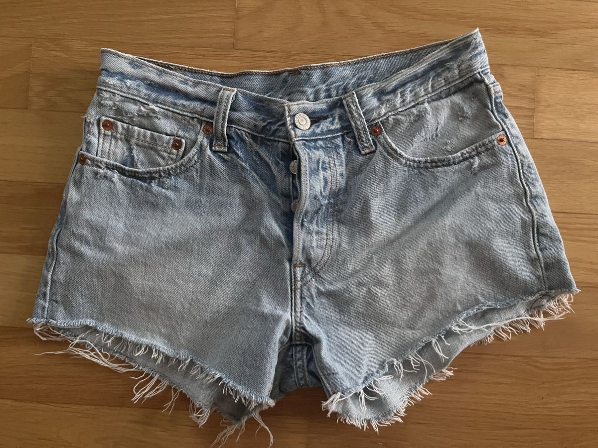 Levi's Pantalons: Levi's Shorts Grösse 27 – D'occasion à Frauenfeld par heyLani