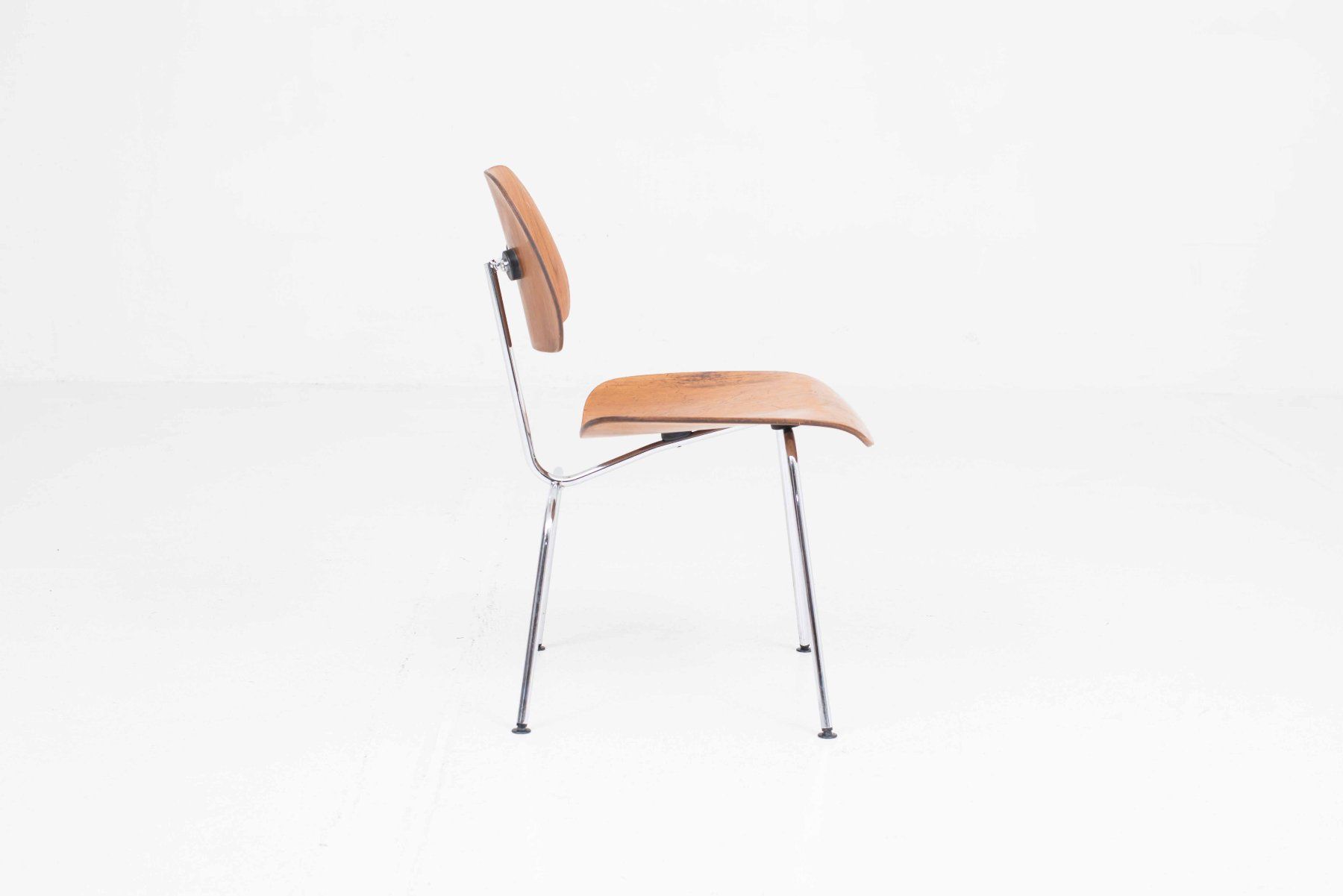 Herman Miller Sedie: Herman Miller DCM Stuhl von Charles & Ray Eames in Nussbaum – Usato da Zürich venduto da STUZH38 2