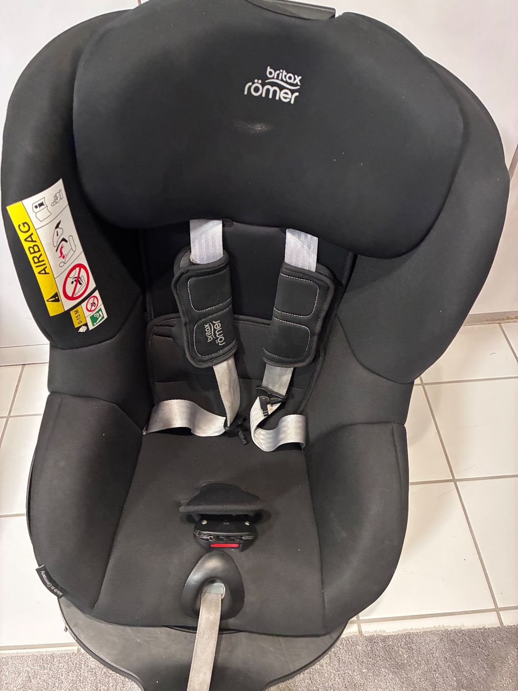 Britax Römer Auto-Kindersitze: Britax Römer Dualfix M size, – Gebraucht aus Gossau SG von Nione