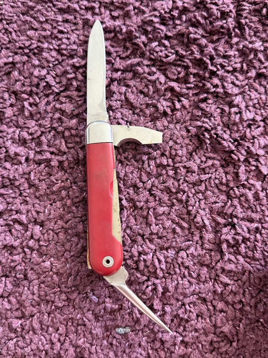 Victorinox Taschenmesser: Victorinox Taschenmesser rot 62 – Defekt aus Lyss von nekoreh 1