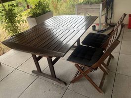 Table bois massif + 4 chaises