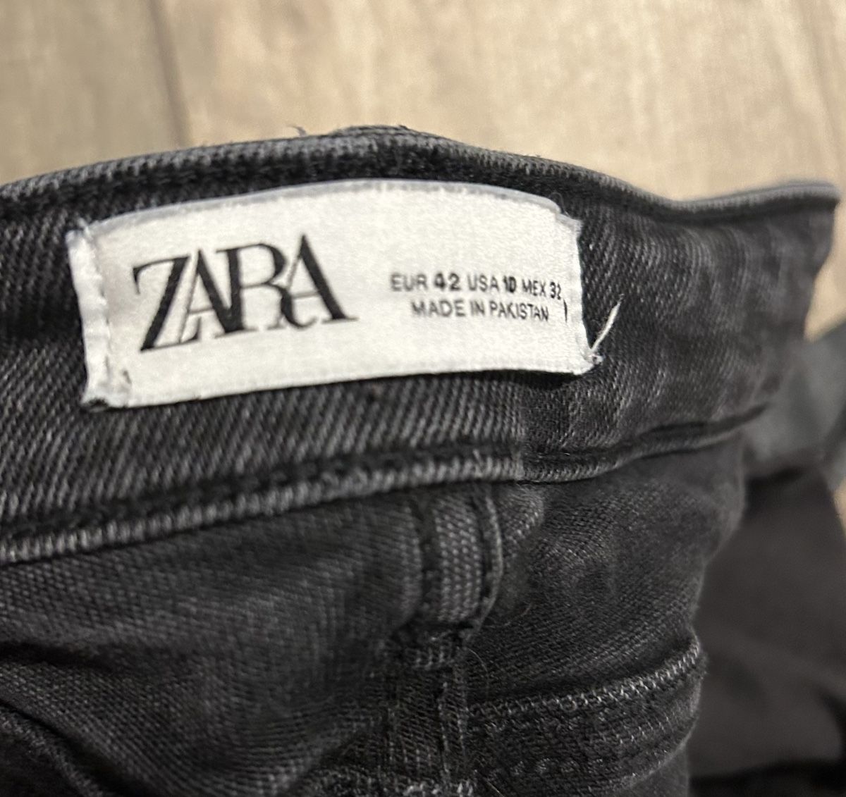 Zara Jeans: Pantaloni zara Neri – Nuovo (secondo la descrizione) da Locarno venduto da sca_8bh7 2