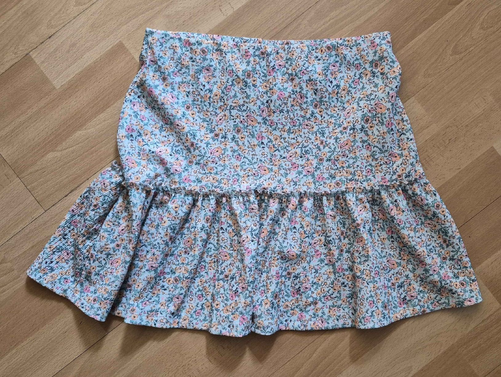 C&A Gonne: Clockhouse Rock Blumenmuster Grösse M – Usato da Naters venduto da Monika-K
