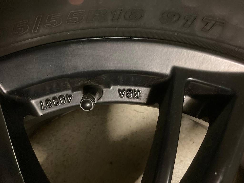 Seat Pneus & Roues: 4x Winterräder Seat Leon – D'occasion à Brüttisellen par cdj00 4