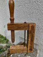 Antike Holz-Schraubzwinge  "JKS 1917"  Handarbeit