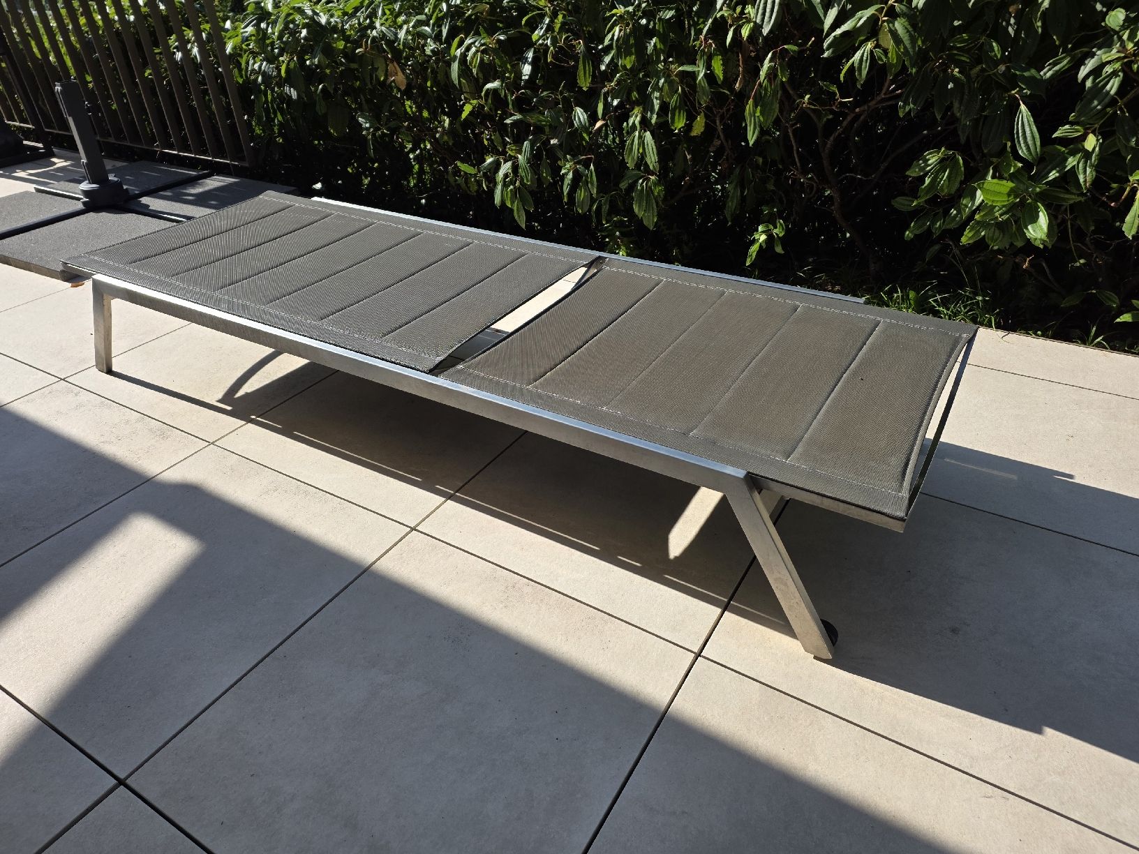 Liegen & Liegestühle: Sun Lounger Aluminium Grey Adjustable good condition – Gebraucht aus Hergiswil NW von luc_b5pz 4