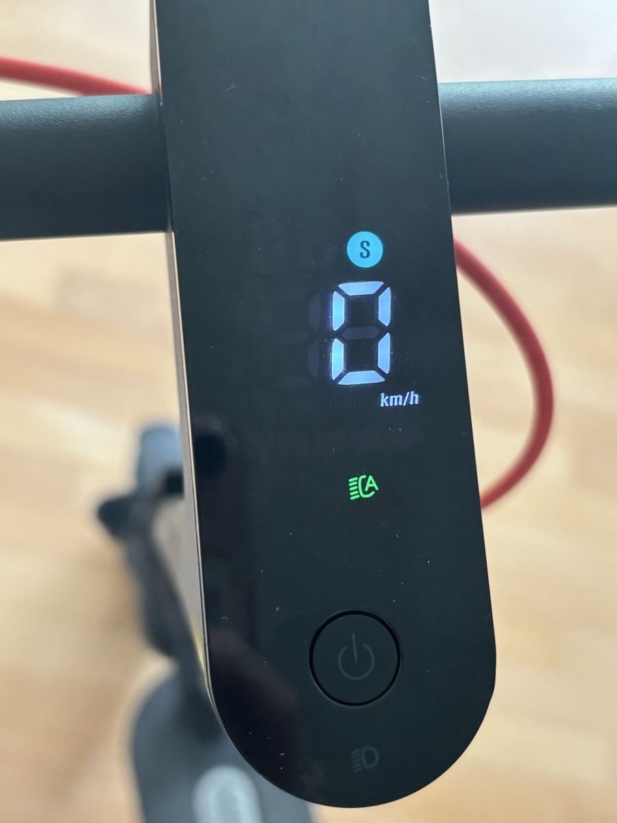 Scooter: Xiaomi Mi Electric Scooter Pro 2 Max good condition – Usato da Bülach venduto da eleni.anna 3