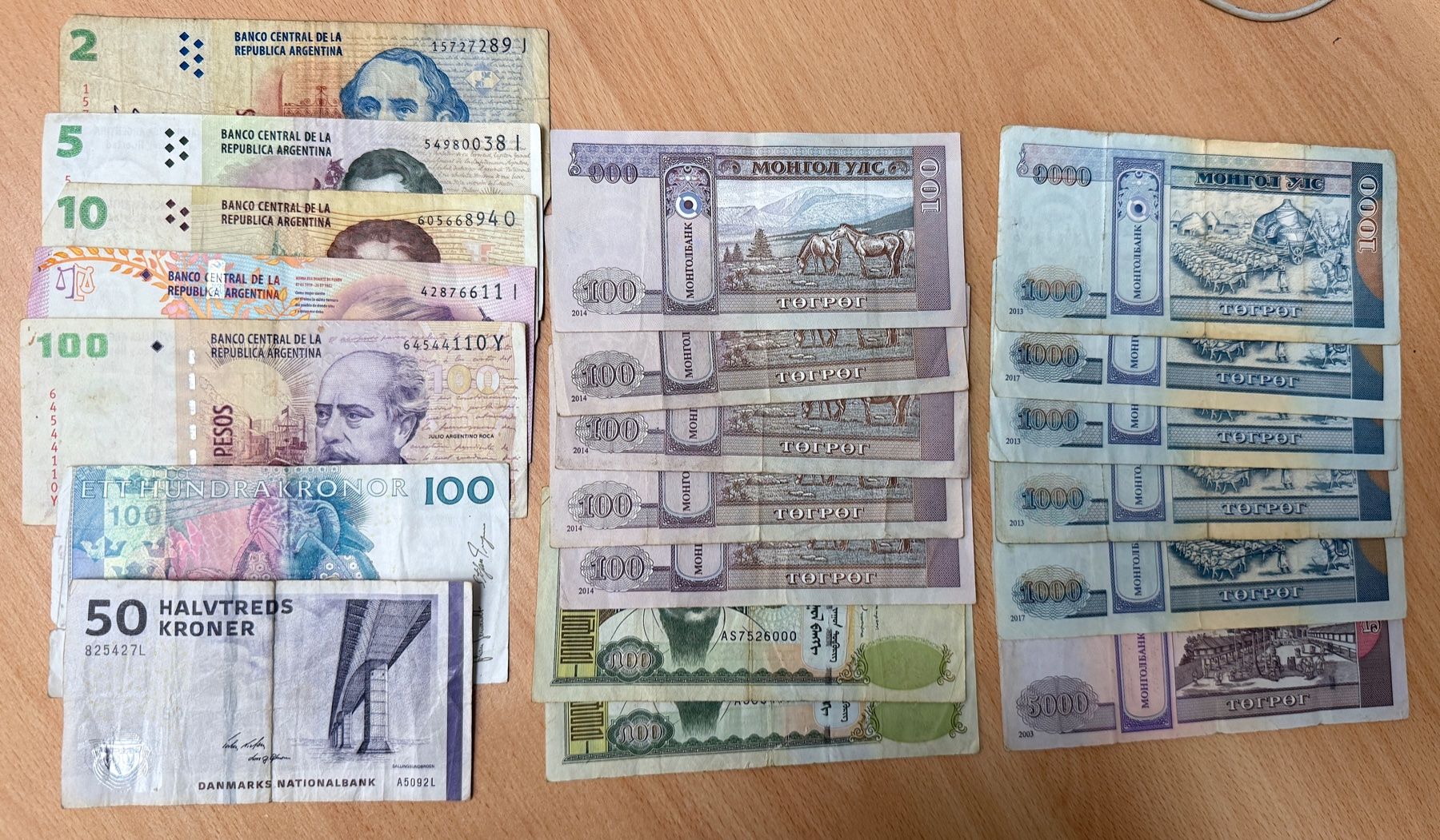 Banconote: 20 Billets de banque argentins, mongols etc – Usato da Veyrier venduto da Szurkemaci