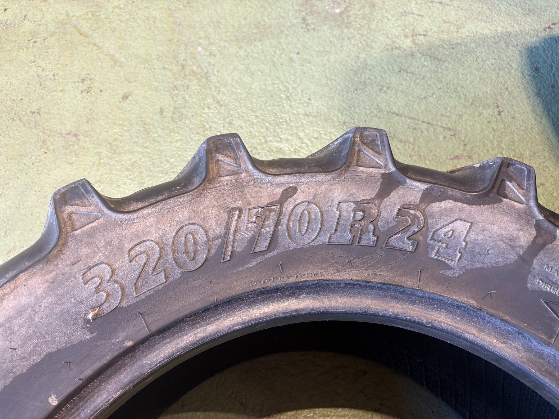 Pneumatici & Ruote complete: Reifen Paar 320/70R24 – Usato da Lätti venduto da baumi02 3