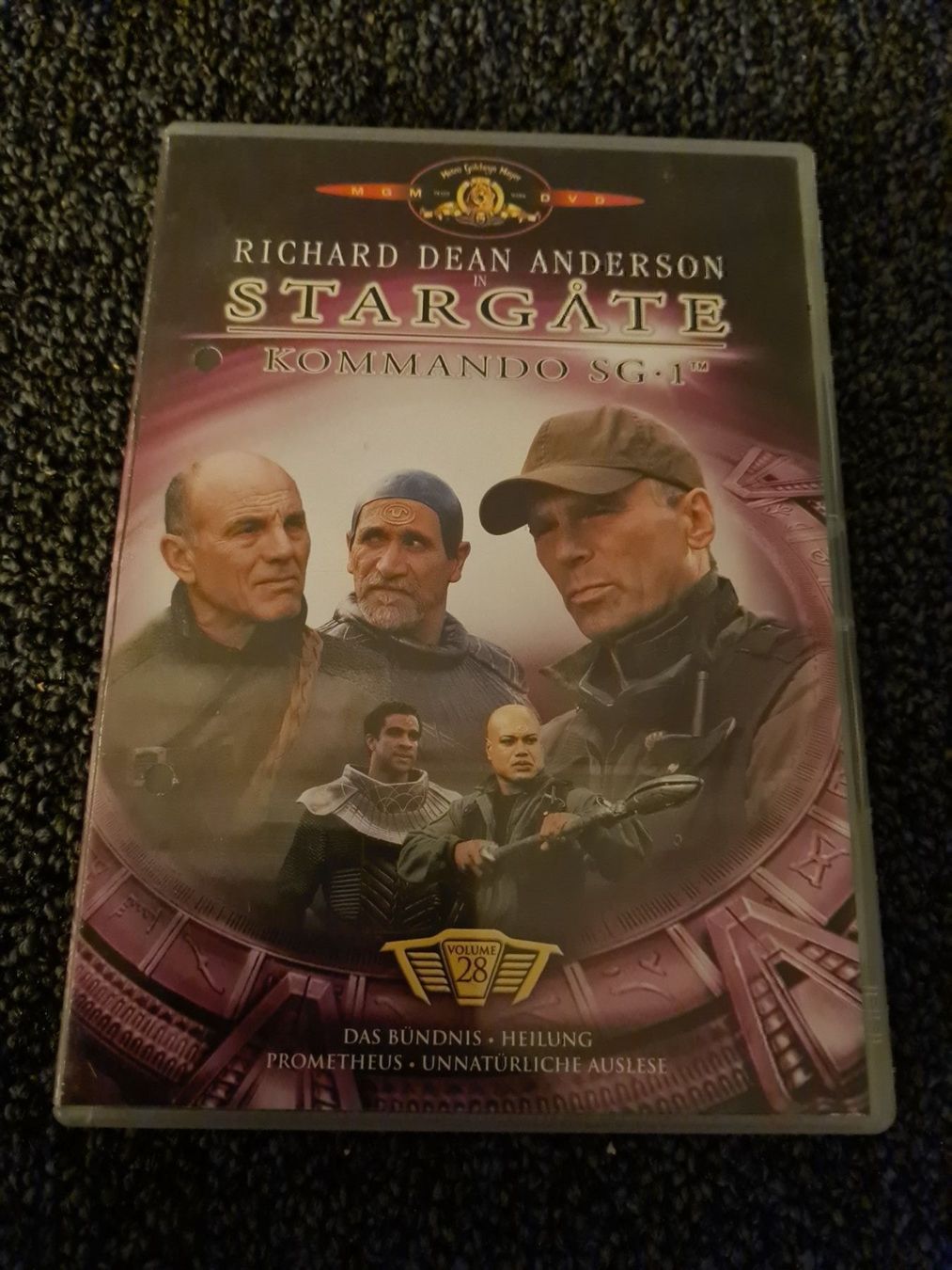 Tutti i DVDs: STARGATE KOMMANDO SG.1 28VOL. – Usato da Ruswil venduto da jan_bxl5