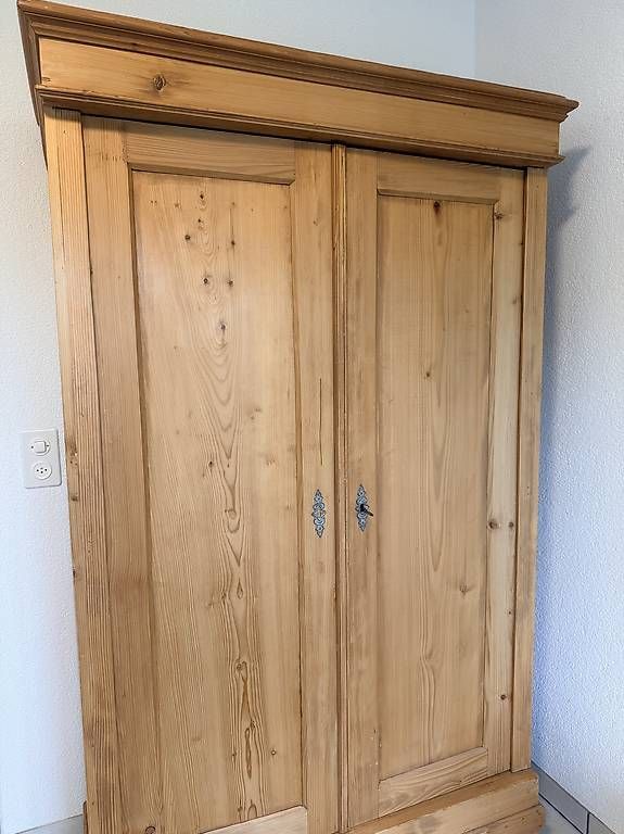 Armadi: Antiker Schrank – Usato da Bubendorf venduto da Kimena12 2
