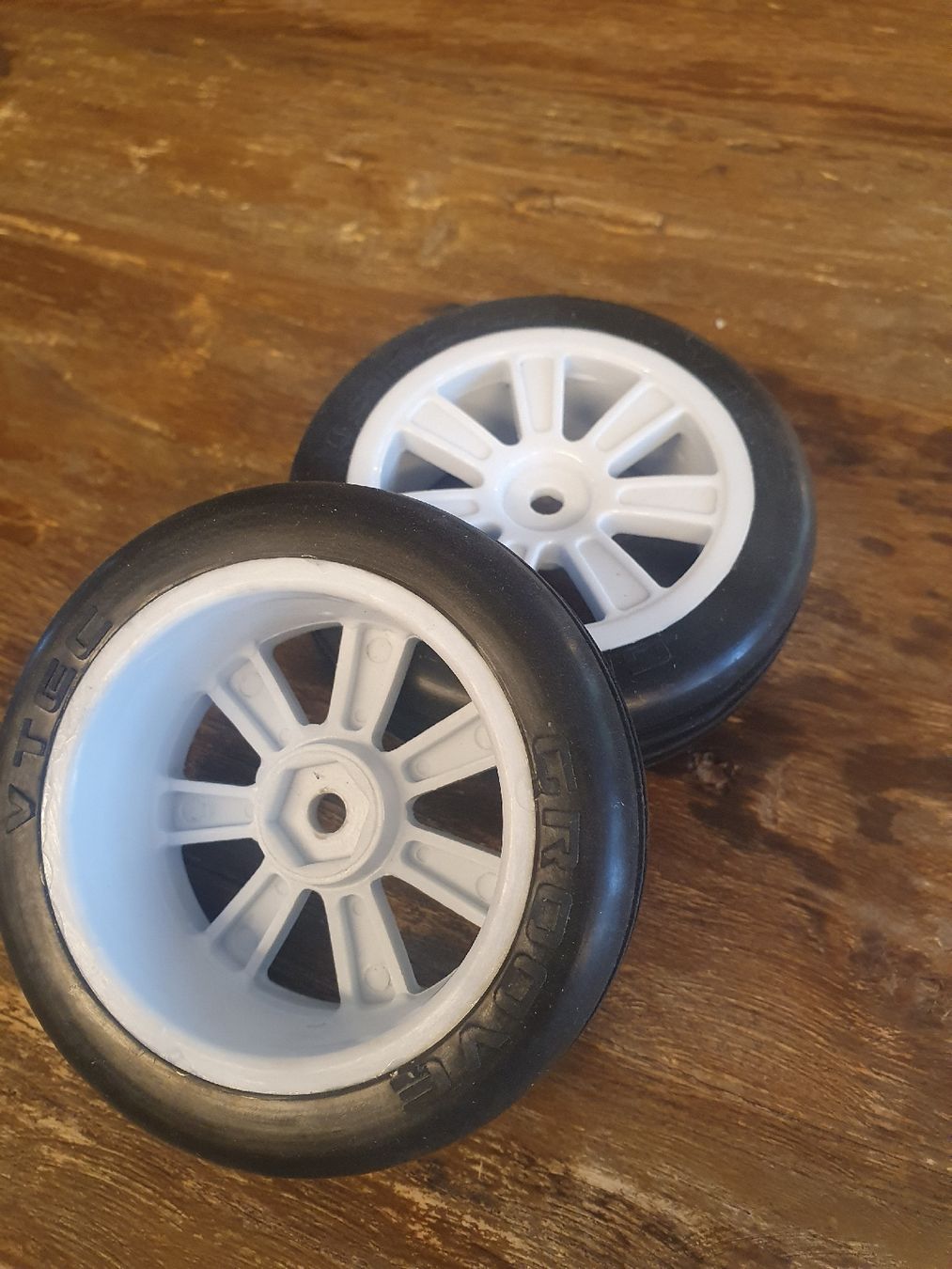Modellismo RC: RC Buggy Rillenreifen vorne – Nuovo (secondo la descrizione) da Pfäffikon ZH venduto da Domdalion