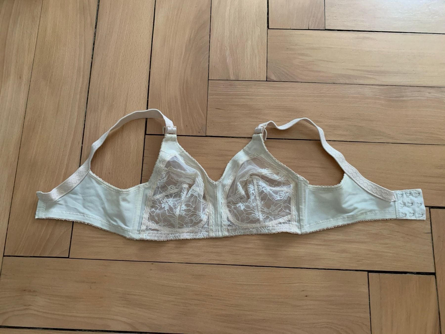 Sonstige Unterwäsche: Spitzen BH crème - 75-80B – Gebraucht aus Zürich von Diazaio