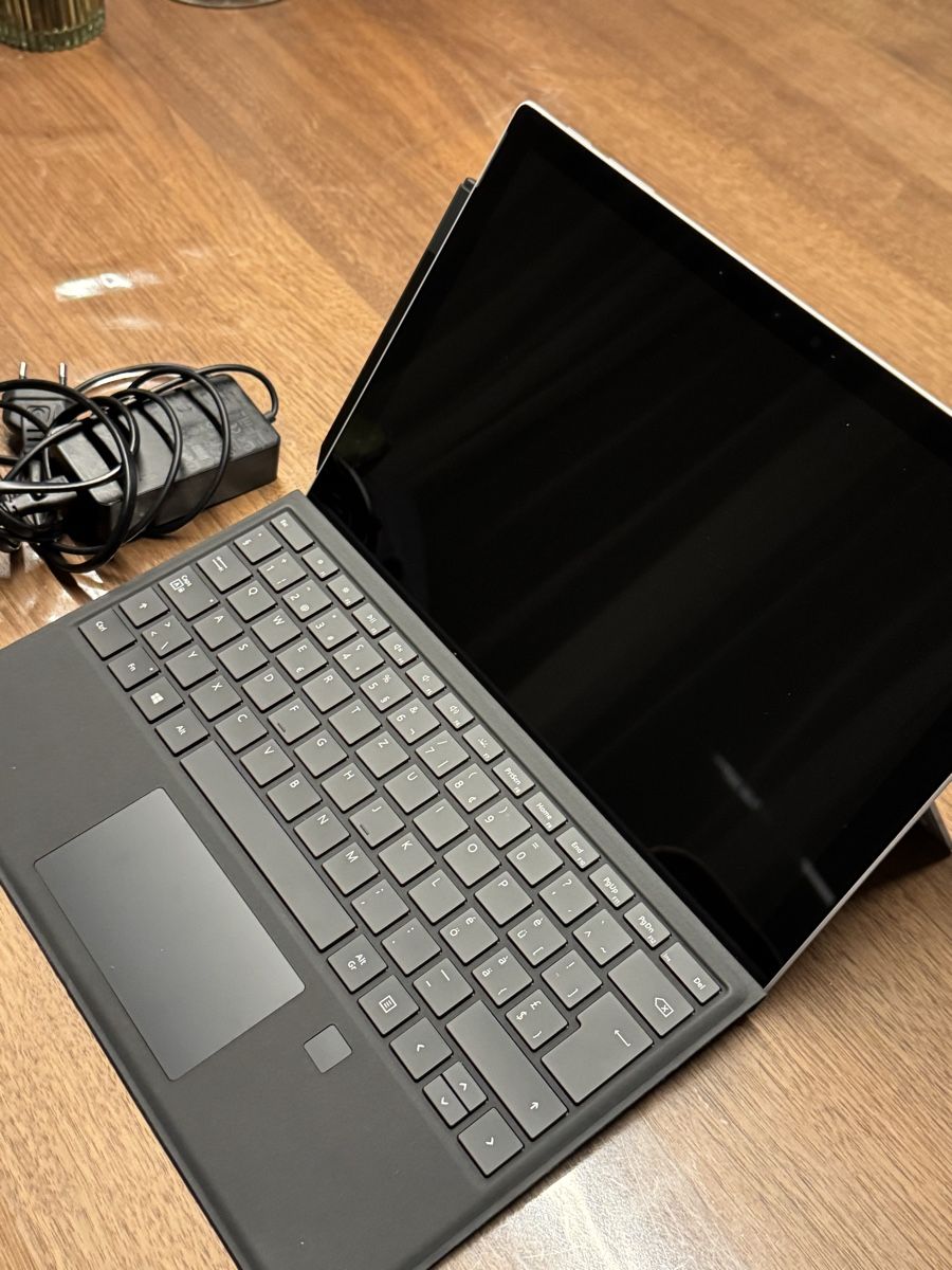 Microsoft Tablet PC: Microsoft Surface Pro 7 Top-Zustand – Gebraucht aus Wetzikon ZH von Giloco 2