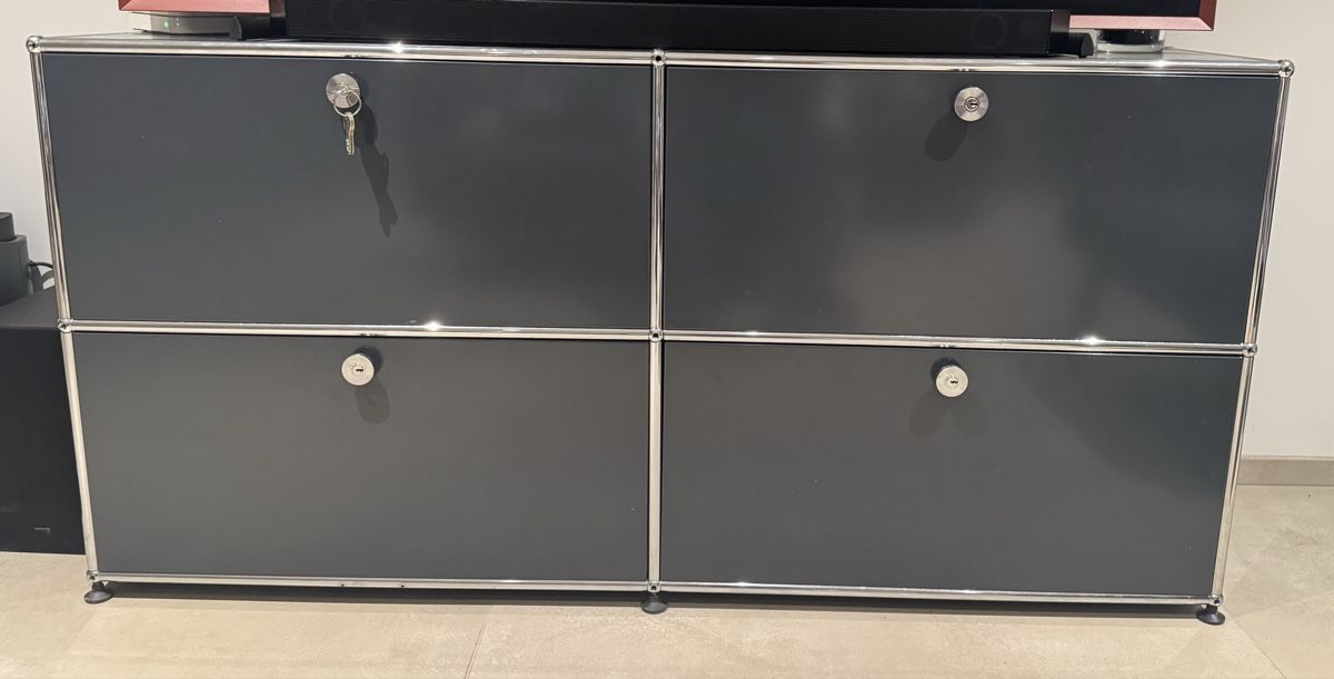 Scaffali: USM Haller Sideboard anthrazit – Usato da Neuheim venduto da Sandokan39