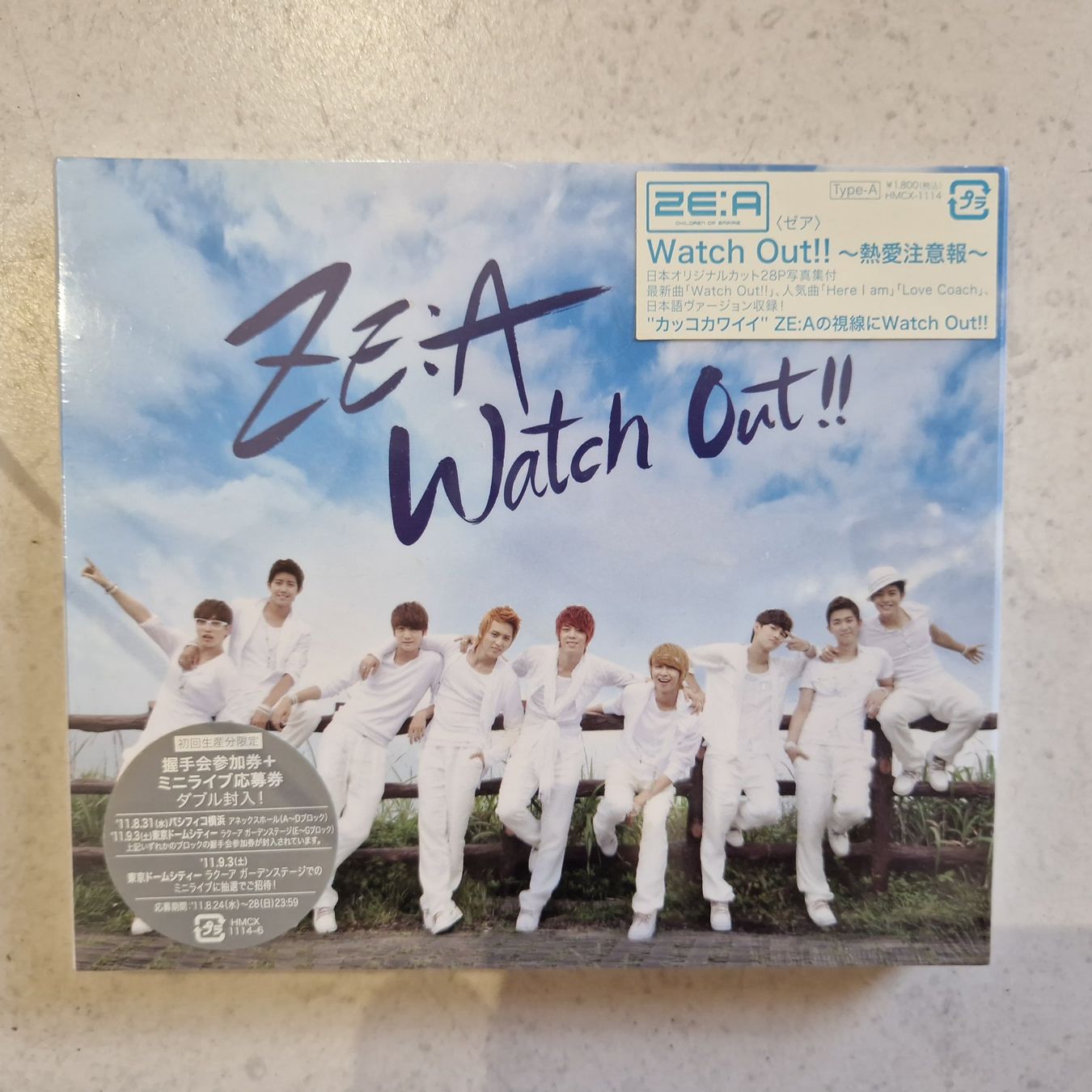 CD: ZE:A - Watch Out CD+BOOK / Type-A – Nuovo e nell'imballaggio originale da Yverdon-les-Bains venduto da Tabbysujo