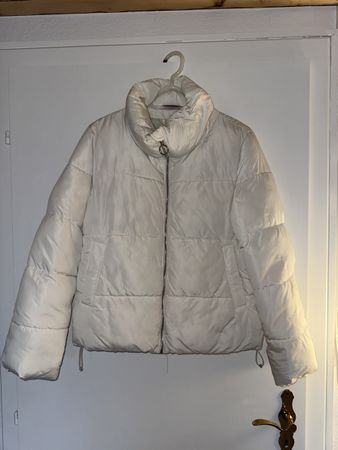 Stradivarius Winterjacke, weiss, Gr. M - Warm durch den Wint