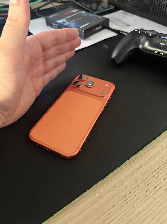 Telefoni cellulari / Smartphones: iPhone 17 Pro 256GB – Usato da St. Urban venduto da Fin_d2jv 1