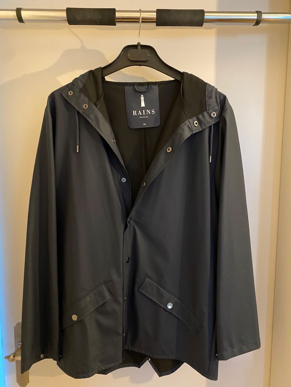 Rains Jacken: Rains Jacket – Neu (gemäss Beschreibung) aus Zürich von emanuele_axl