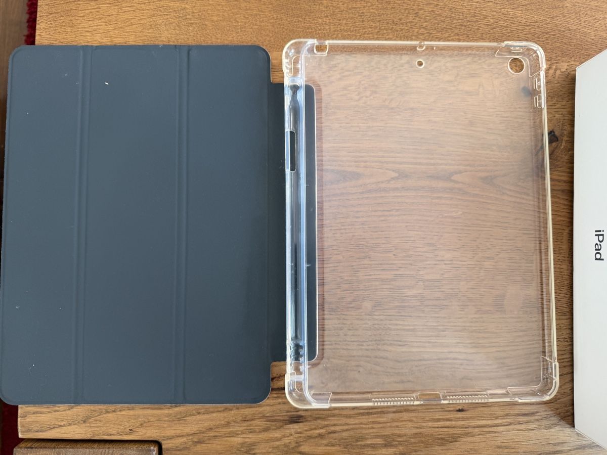 Apple Covers & Borse: iPad Schutzhülle für IPad der 9. Generation – Usato da Luzern venduto da Emlu20 2