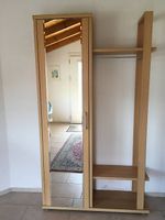 Garderobenschrank aus Holz mit Spiegel