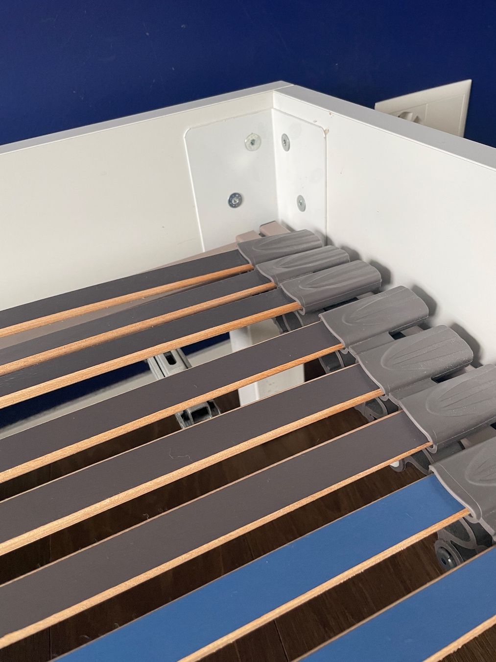 Interio Betten: Bett 180x200 mit 2 Einlegelattenrost, gebraucht – Gebraucht aus Pfäffikon ZH von mi_gal 7
