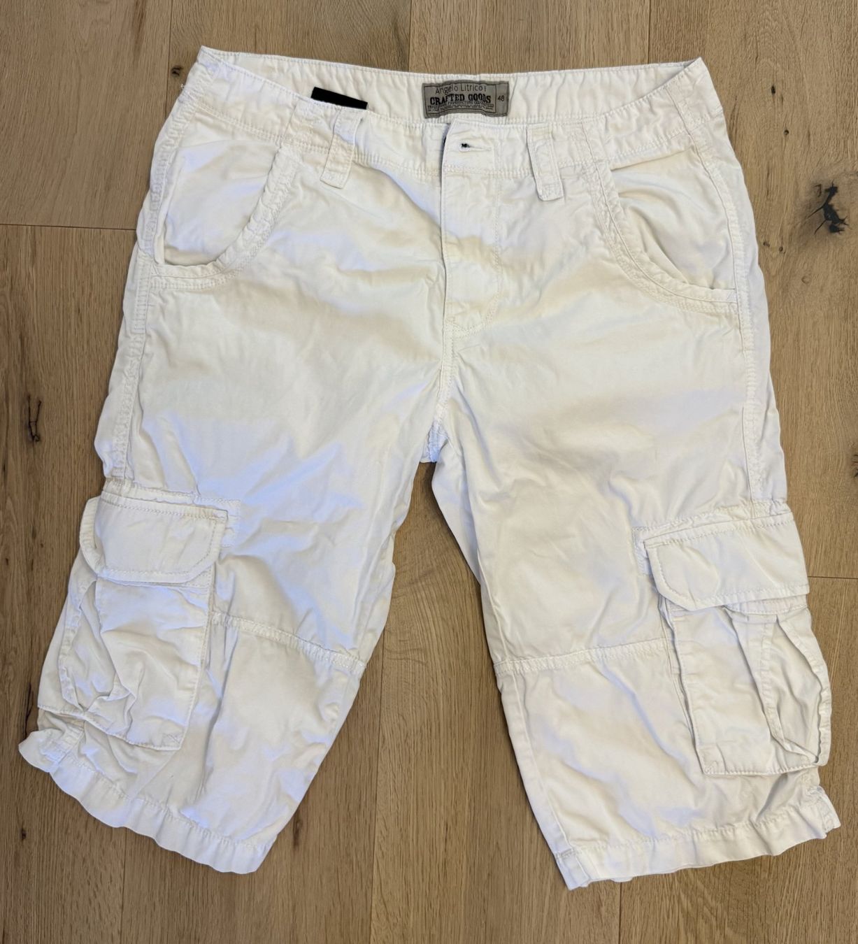 Hosen: Weisse Cargo-Shorts – Gebraucht aus Fällanden von ala_k7vk
