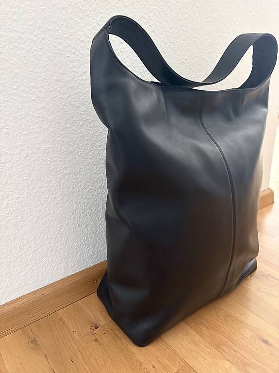 Sacs femmes: Real leather bag - never used  – D'occasion à Basel par seb_vk7r 2