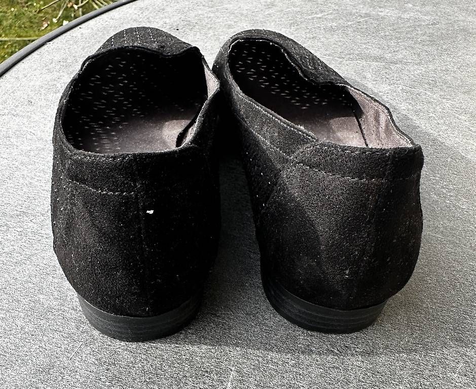 Scarpe da donna: Slipper schwarz, Gr. 40 – Usato da Thalwil venduto da and_fdf5 2