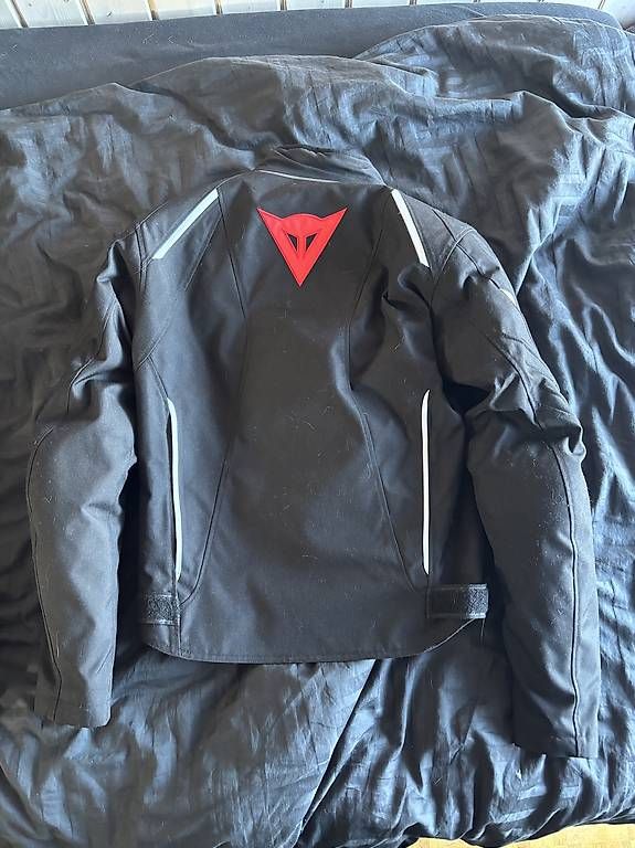 Jacken: Veste Moto Dainese taille 48 – Gebraucht aus Plan-les-Ouates von wil_8h7k 1
