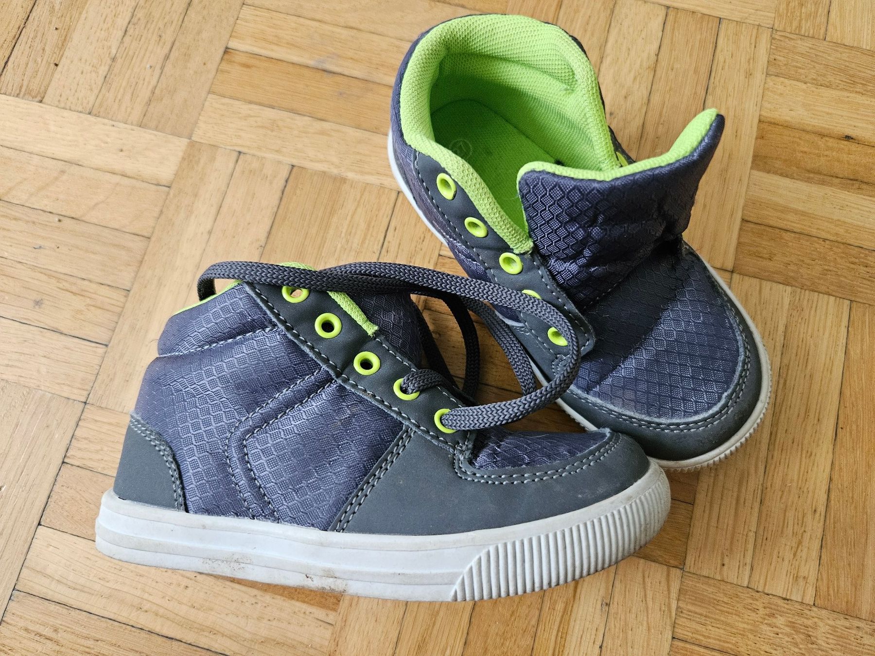 Scarpe da uomo: Turnschuhe / Sneaker Gr. 27 – Usato da Unterengstringen venduto da saraman 1