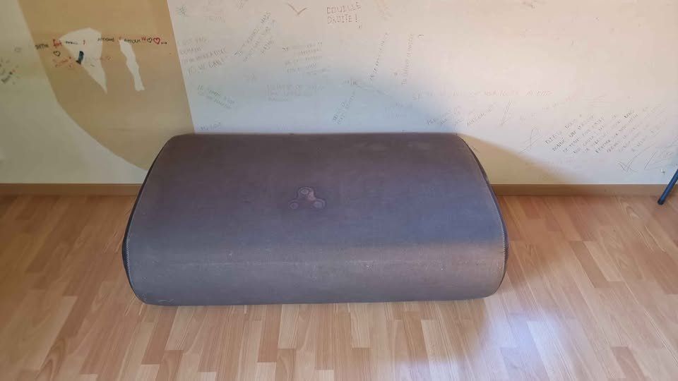 Divani: Canapé et pouf en daim – Usato da Pully venduto da Arkasia_8 2