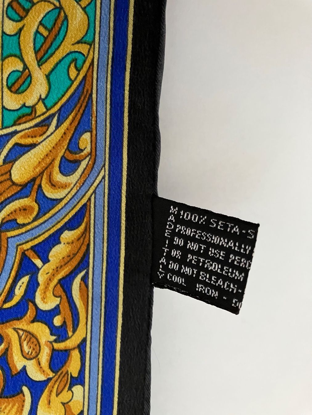 Versace Foulard & Sciarpe: Atelier Versace Seide Schal – Usato da Unterägeri venduto da Jutka_04 2