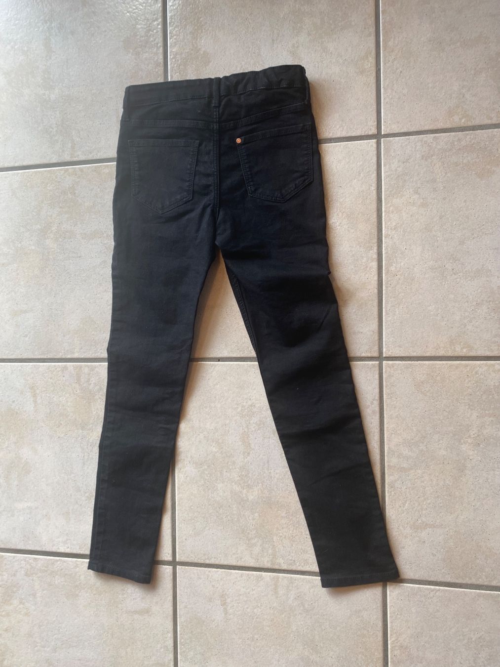 H&M Pantaloni: Pantalon 140 H&M noir Stretch – Usato da Orpund venduto da Mary8972 4