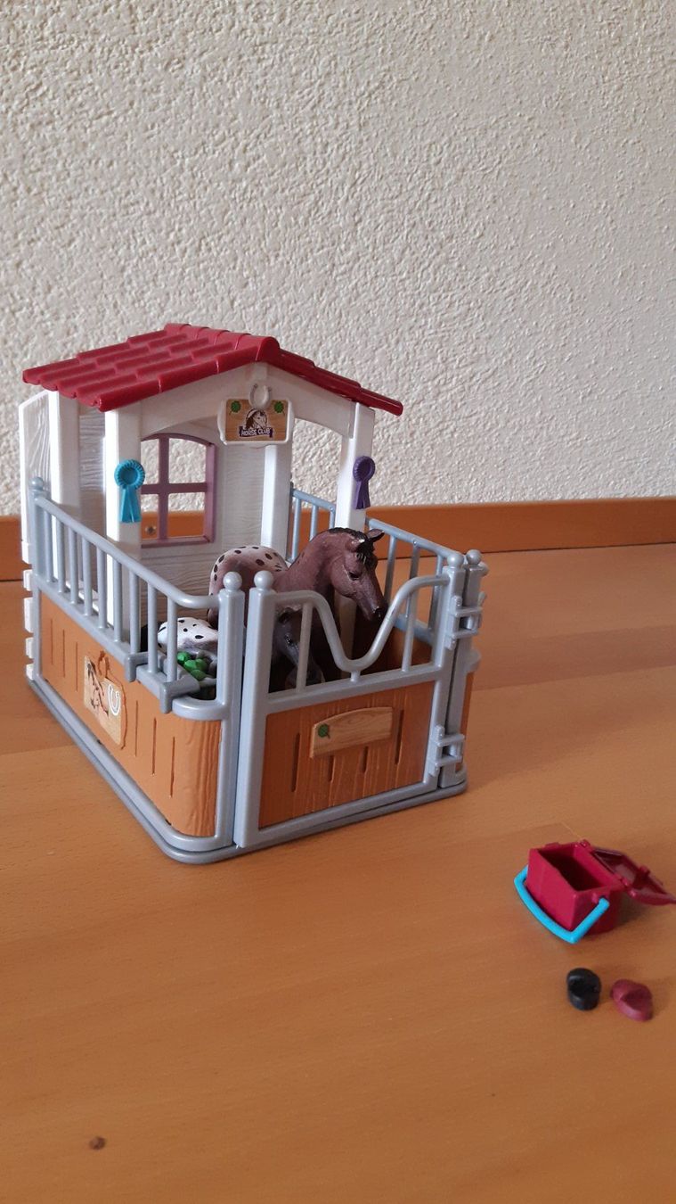 Schleich Giocattoli: Schleich Pferdebox – Usato da Neftenbach venduto da Wuschu09 1