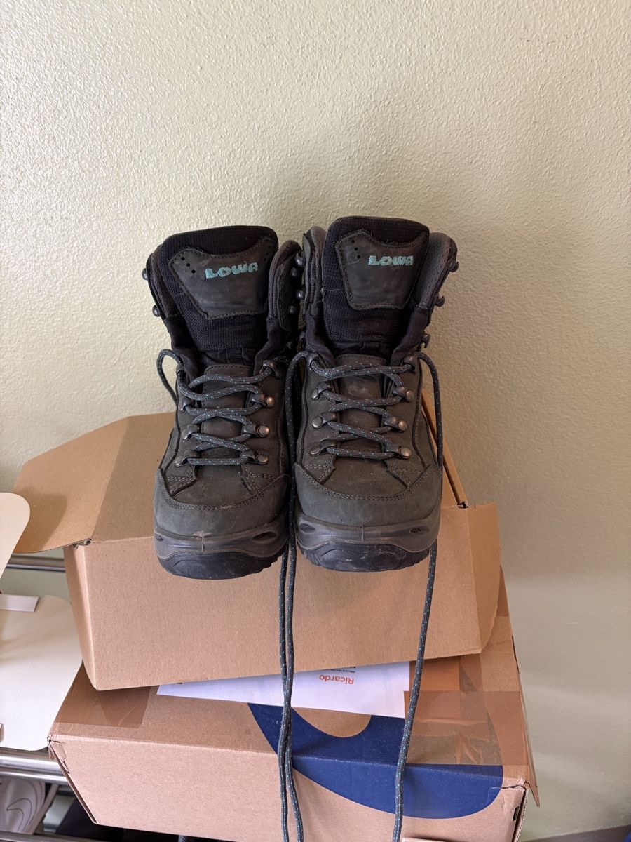 Lowa Scarpe per ragazzi: Kinder Wanderschuhe Lowa gross 37 – Usato da Bern venduto da Alexandro 1